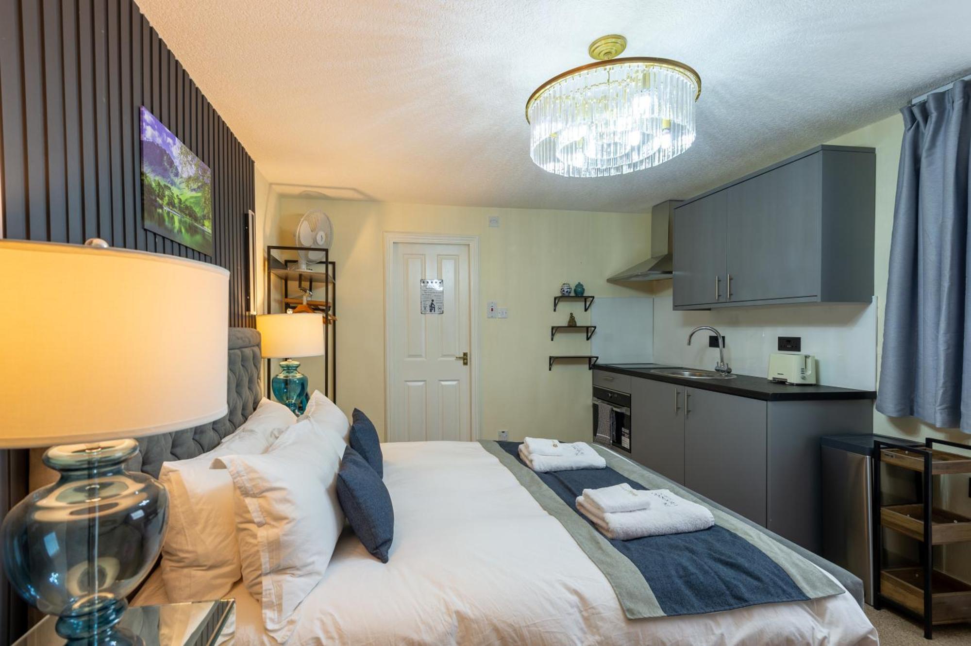 The Ambleside Apartments - Self Catering With Private Kitchen - Best For Location 외부 사진
