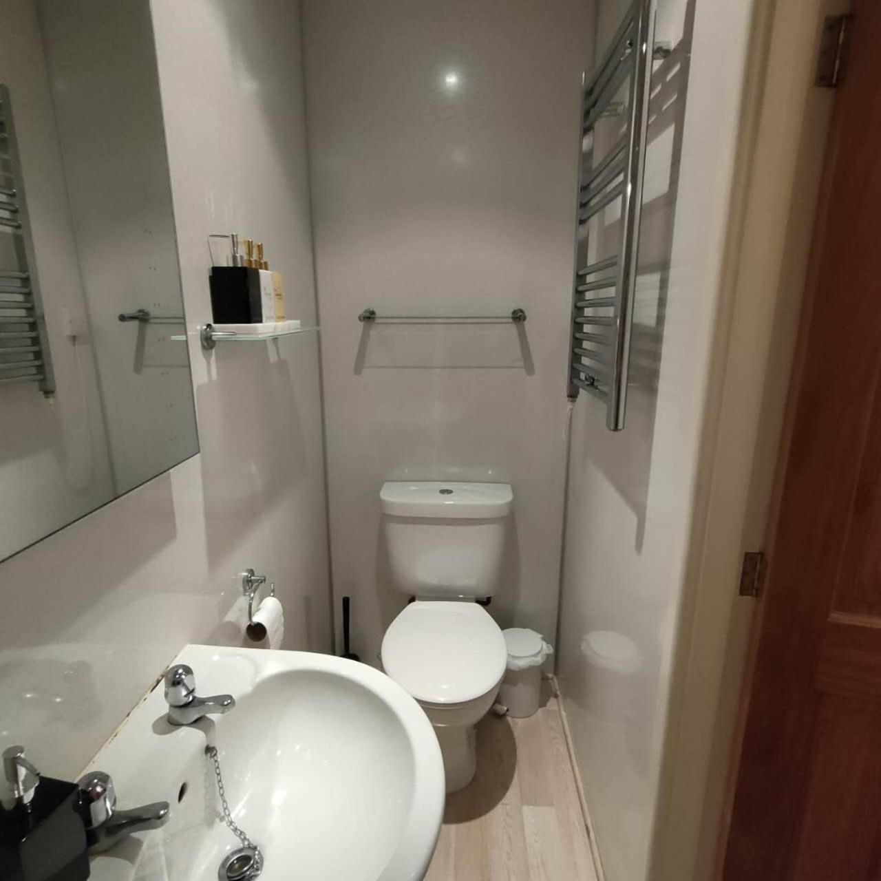 The Ambleside Apartments - Self Catering With Private Kitchen - Best For Location 외부 사진