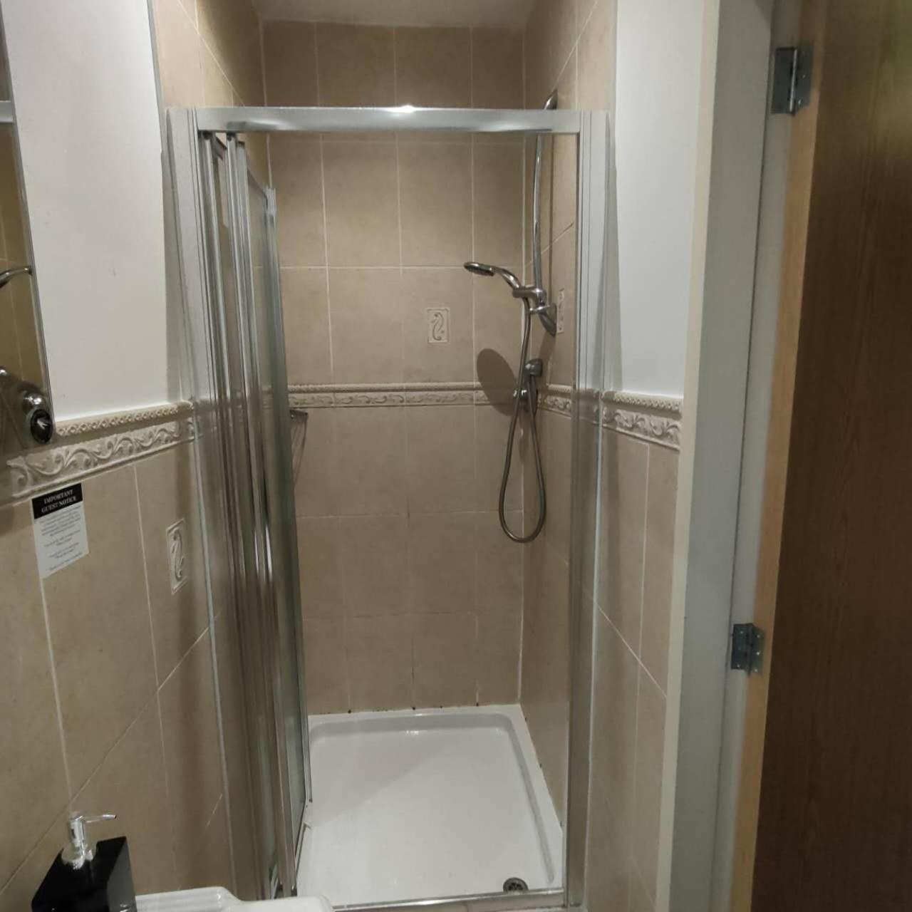 The Ambleside Apartments - Self Catering With Private Kitchen - Best For Location 외부 사진