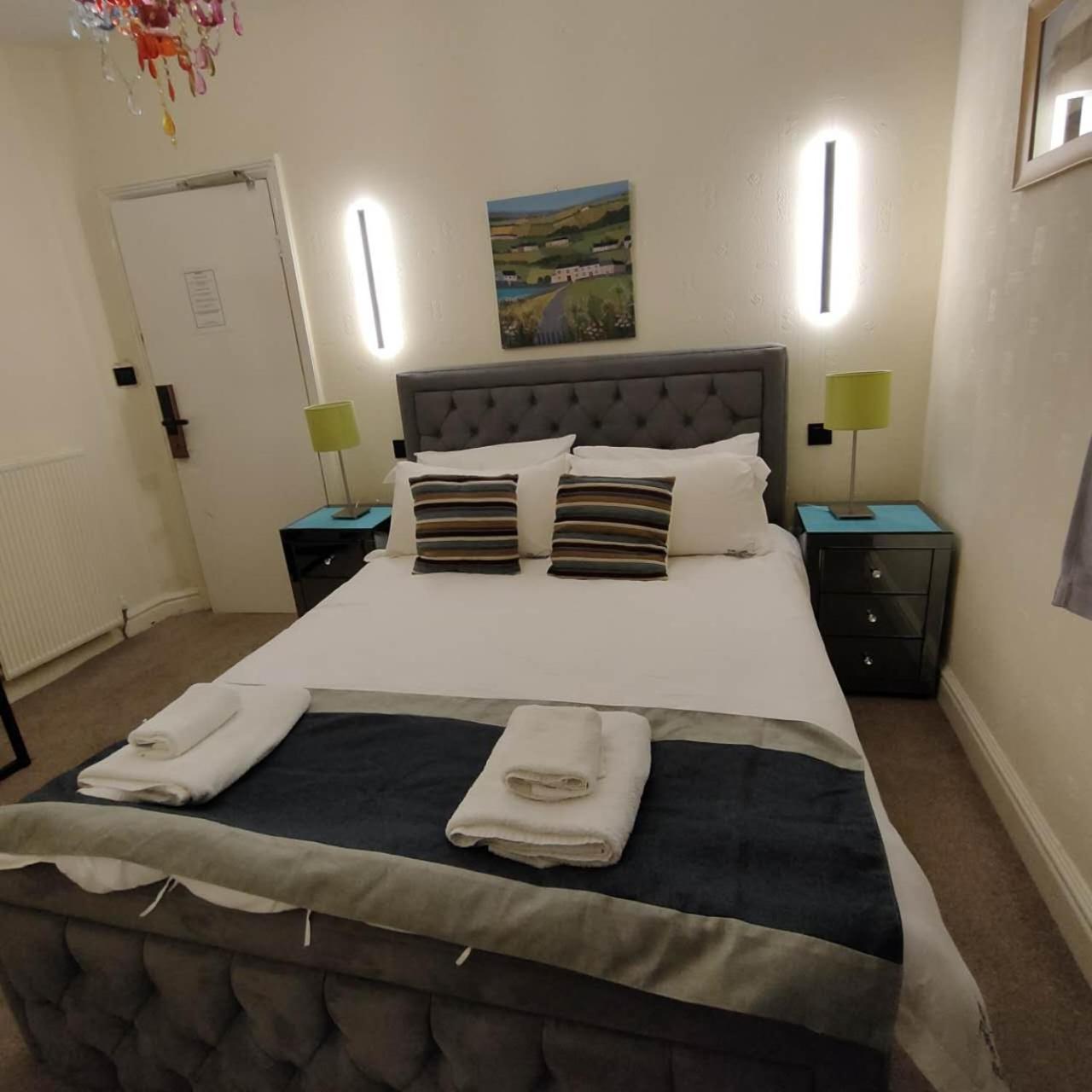 The Ambleside Apartments - Self Catering With Private Kitchen - Best For Location 외부 사진