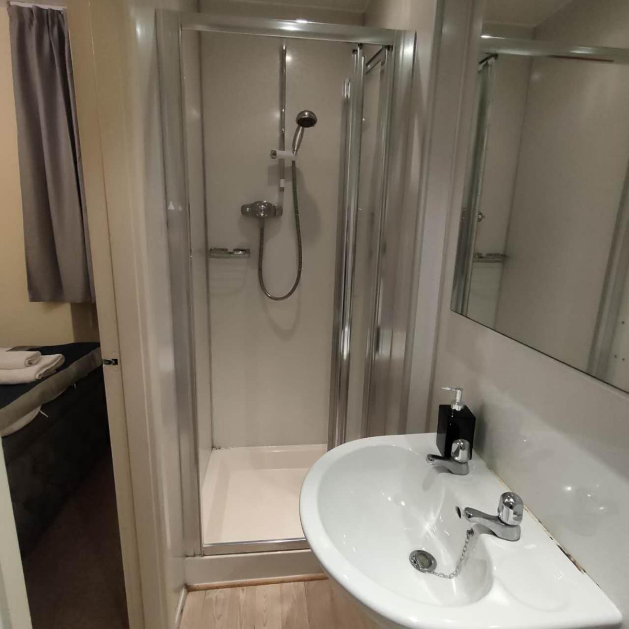 The Ambleside Apartments - Self Catering With Private Kitchen - Best For Location 외부 사진